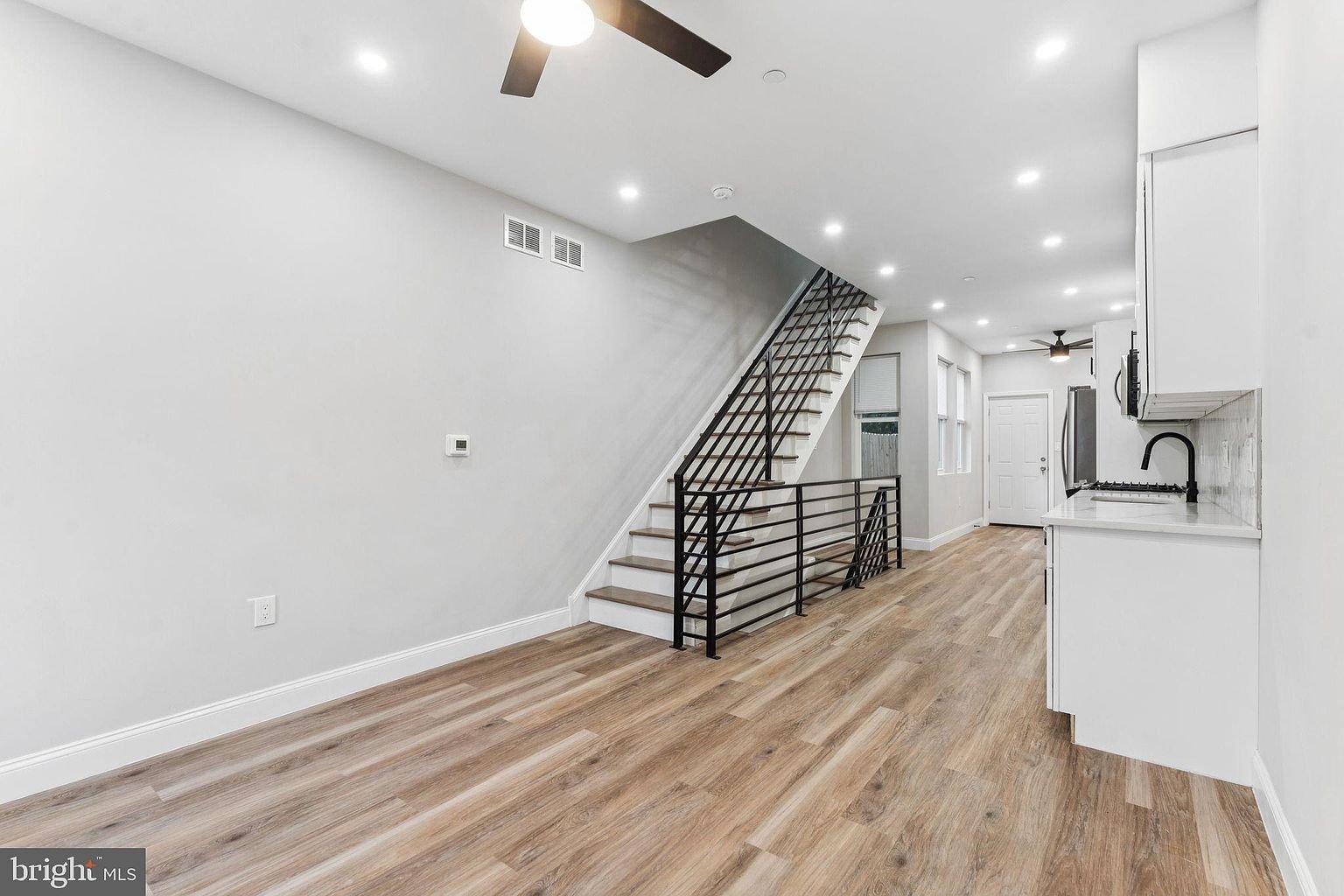 2006 N Bodine St project by Skywide