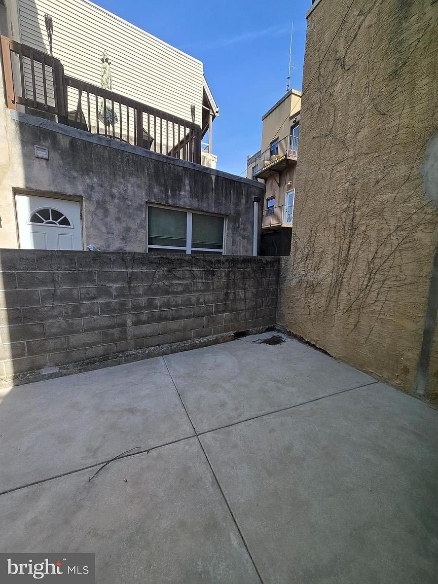 1406 E Moyamensing Ave property detail