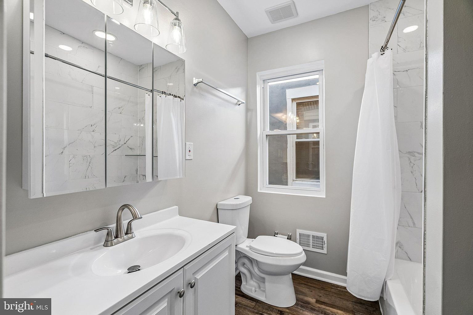 2045 Mifflin St property detail