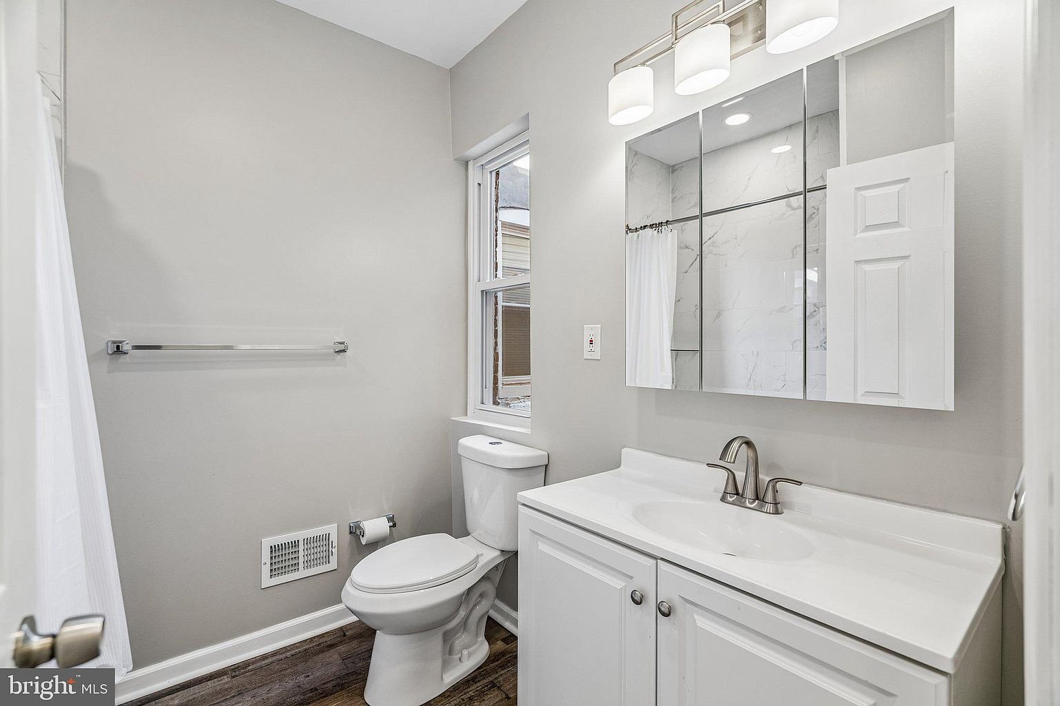 2045 Mifflin St finished property detail