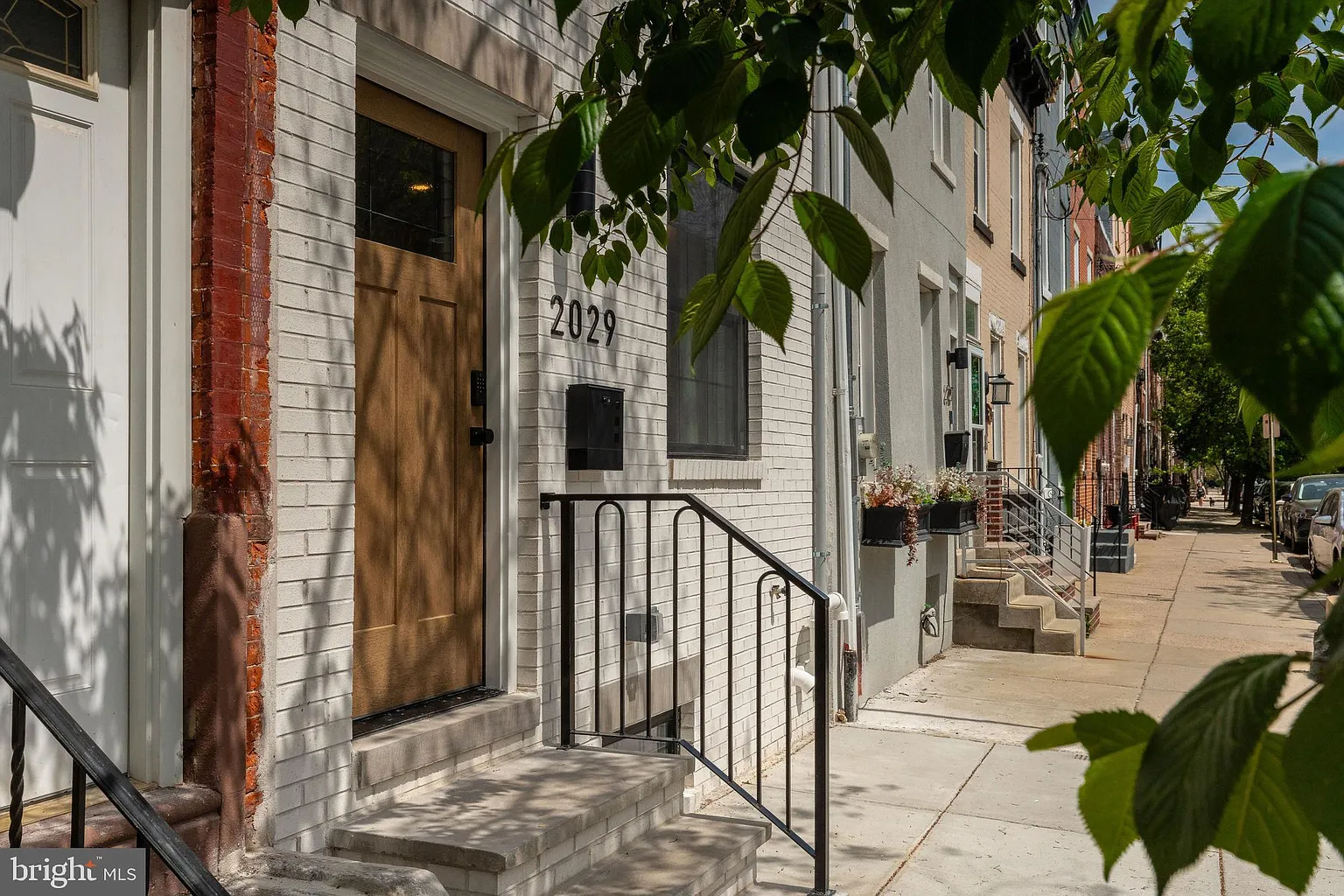 2029 Catharine St gallery photo 1