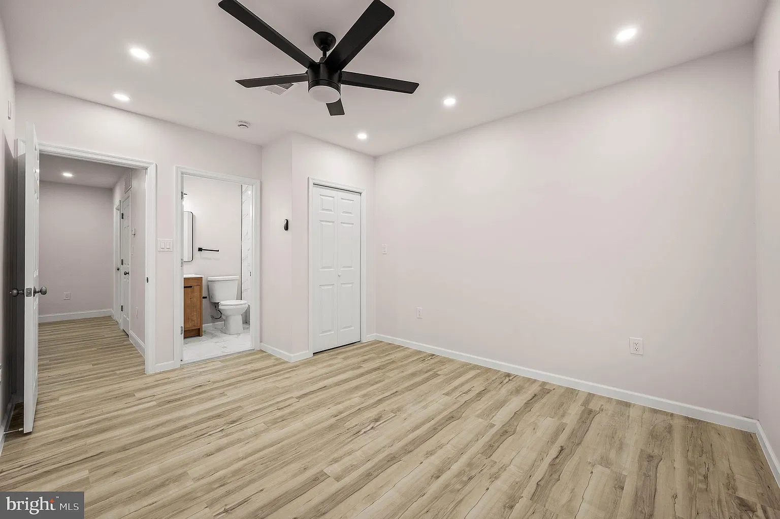 Renovated bedroom and bathroom at 437–39 W Girard Ave